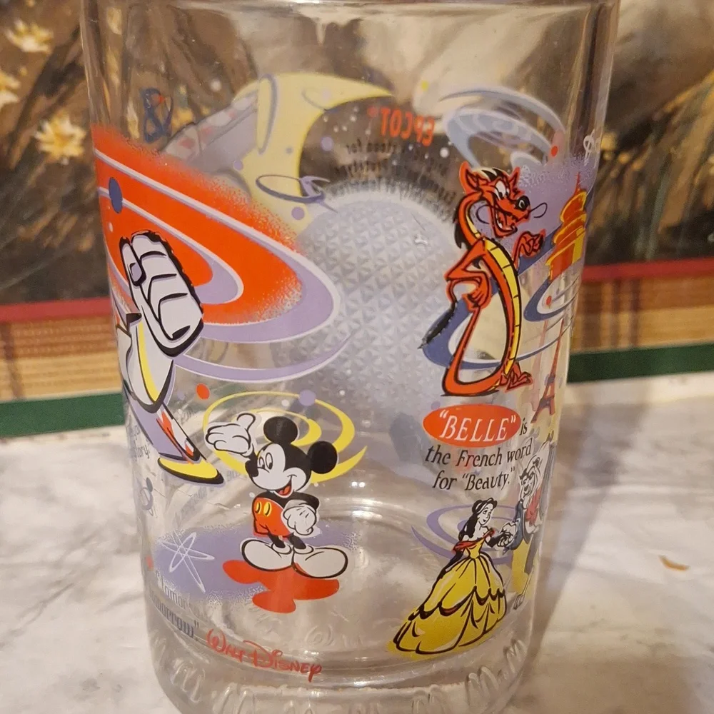 Collectible Walt Disney glass - Picture 5 of 8